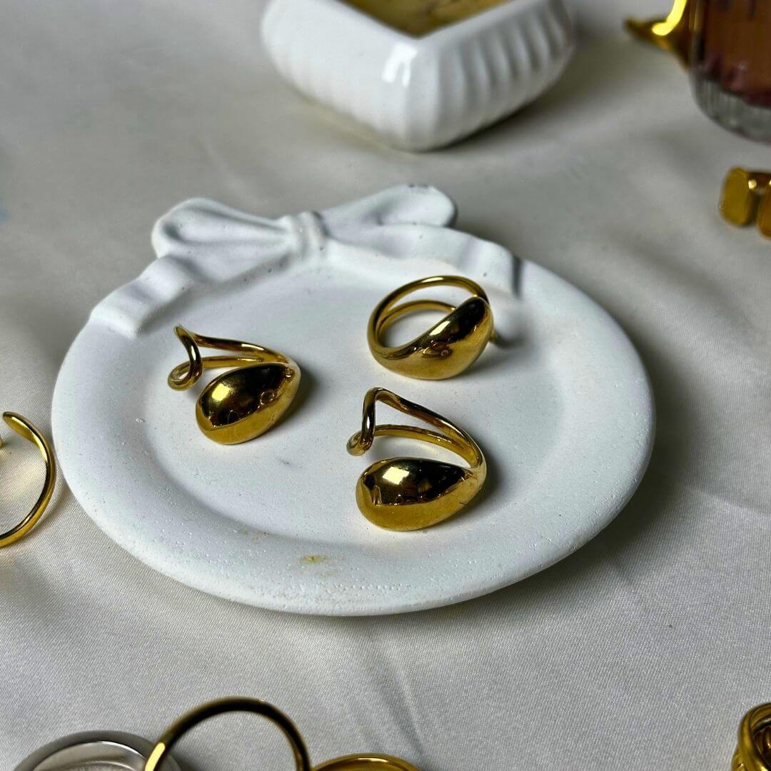 Vera Curve Ring