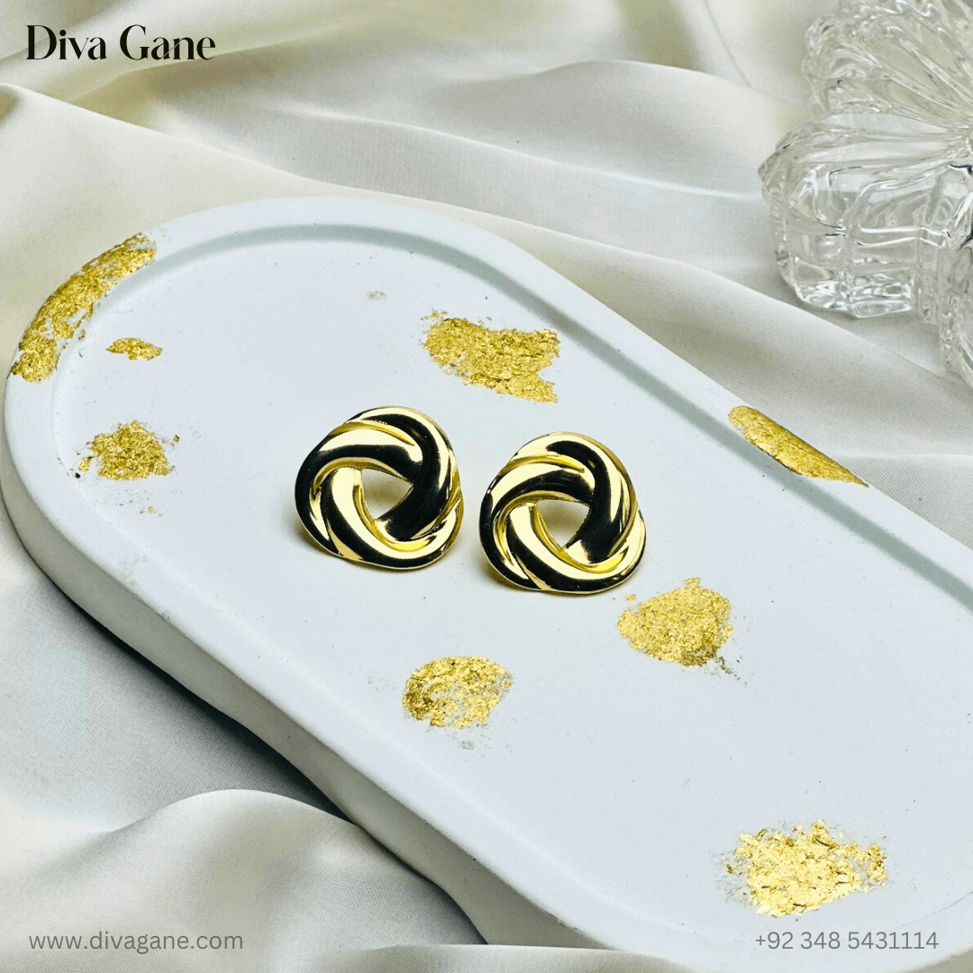 Tangle Tri Studs