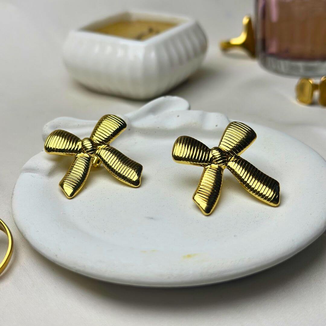Dainty Knot by Diva Gane