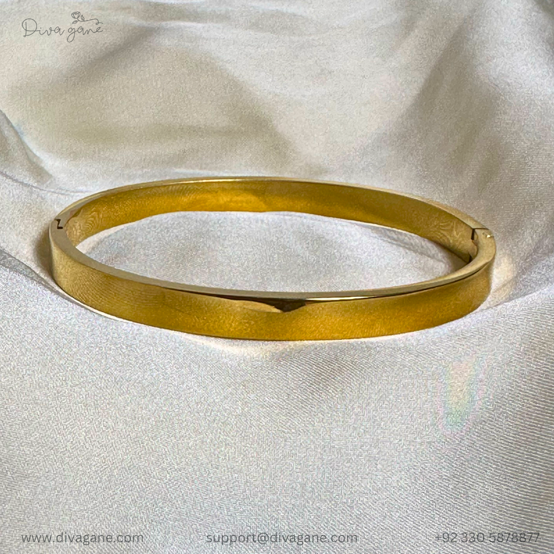 Plain Gold Bangle