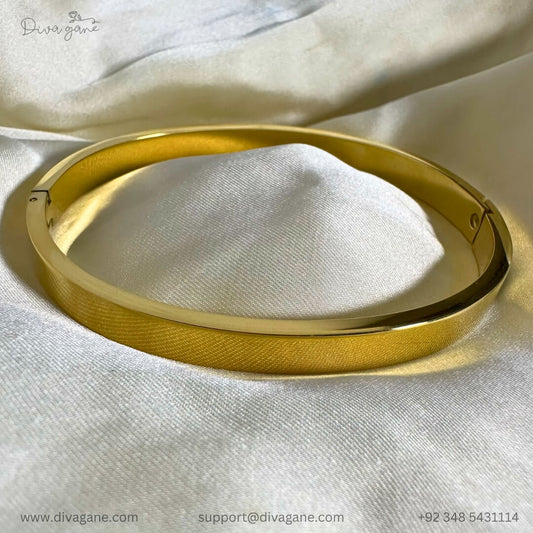 Plain Gold Bangle