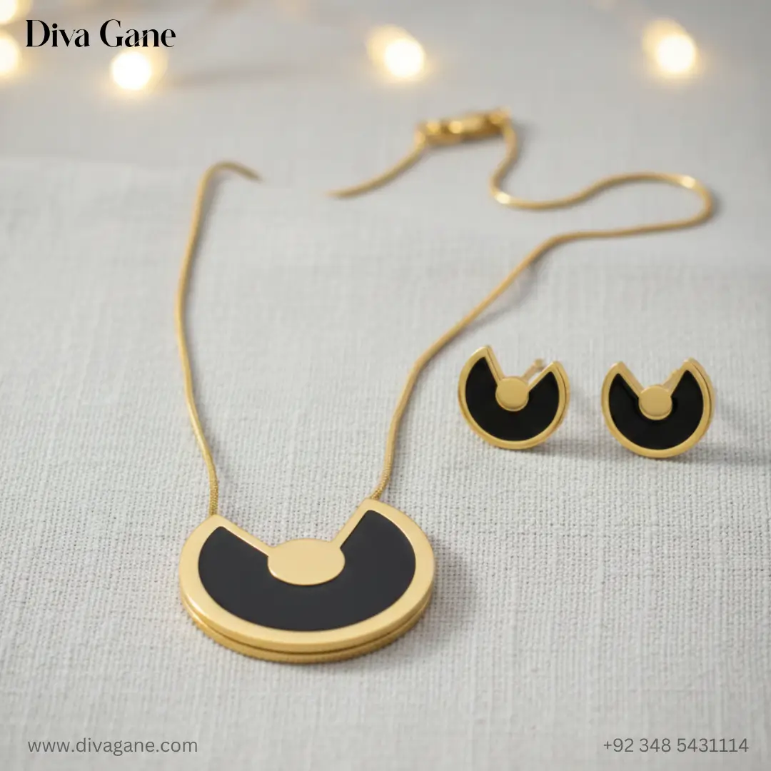 Black-Gold-Amulet5.webp