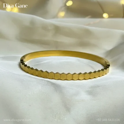 Daindy Station Wrist Charm
