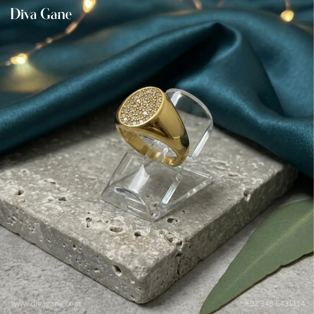 pave-signet-ring.webp